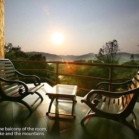 Green Castle Kandy Hotel Bagian luar foto