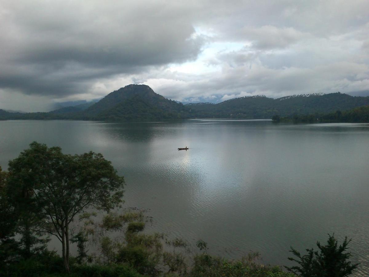 Green Castle Kandy Hotel Bagian luar foto